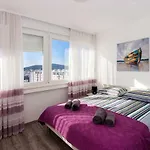 Deluxe Apartment Miro